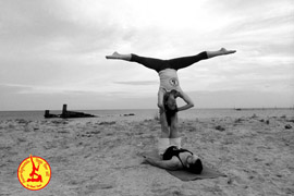 Λεπτές ισορροπίες <BR>ACRODYNAMIC YOGA 	with  ELENI TSONI